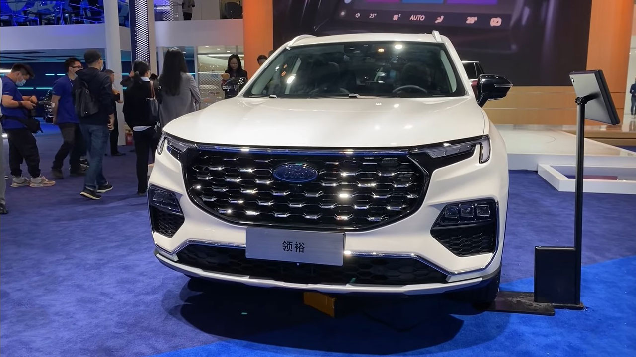 Ford Equator 2021 cùng phân khúc Everest đang được bán ở Việt Nam.